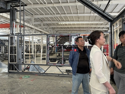 隆德设计装修公司|隆德移动式宴会车设计装修项目现场沟通